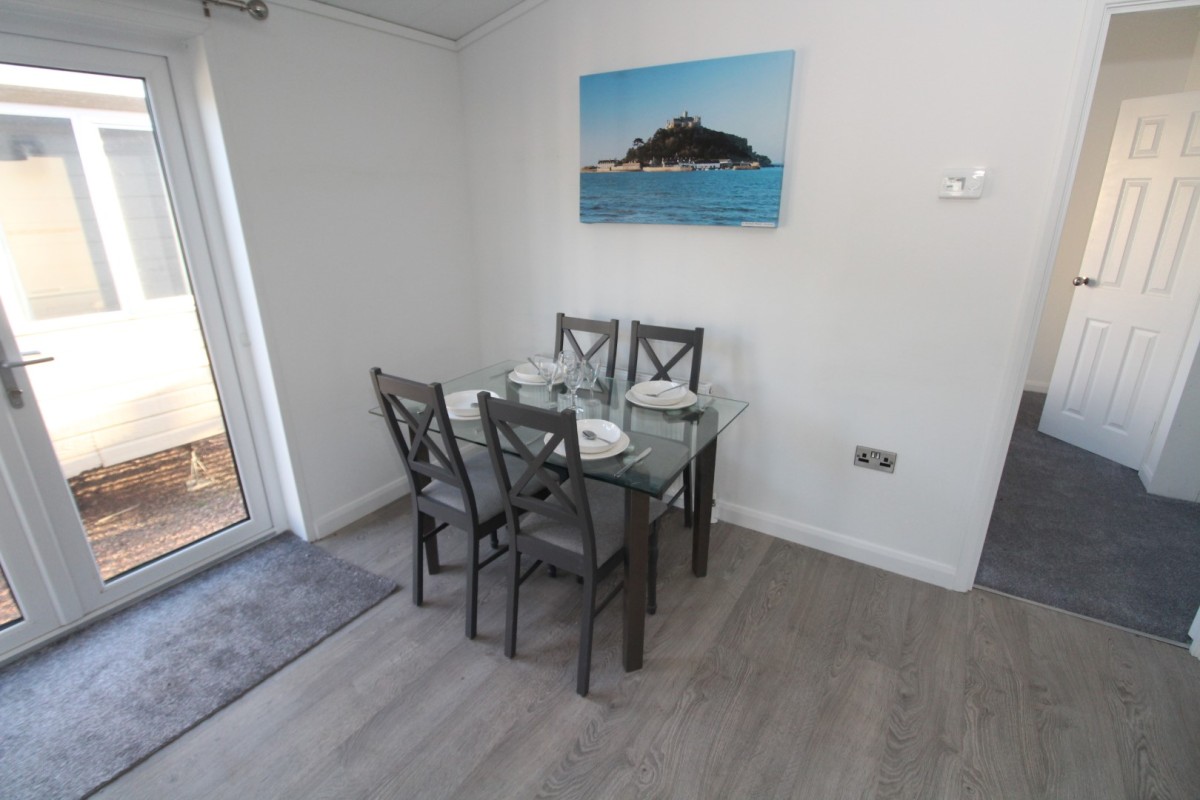 Dining table and chairs in Pathfinder Lodge