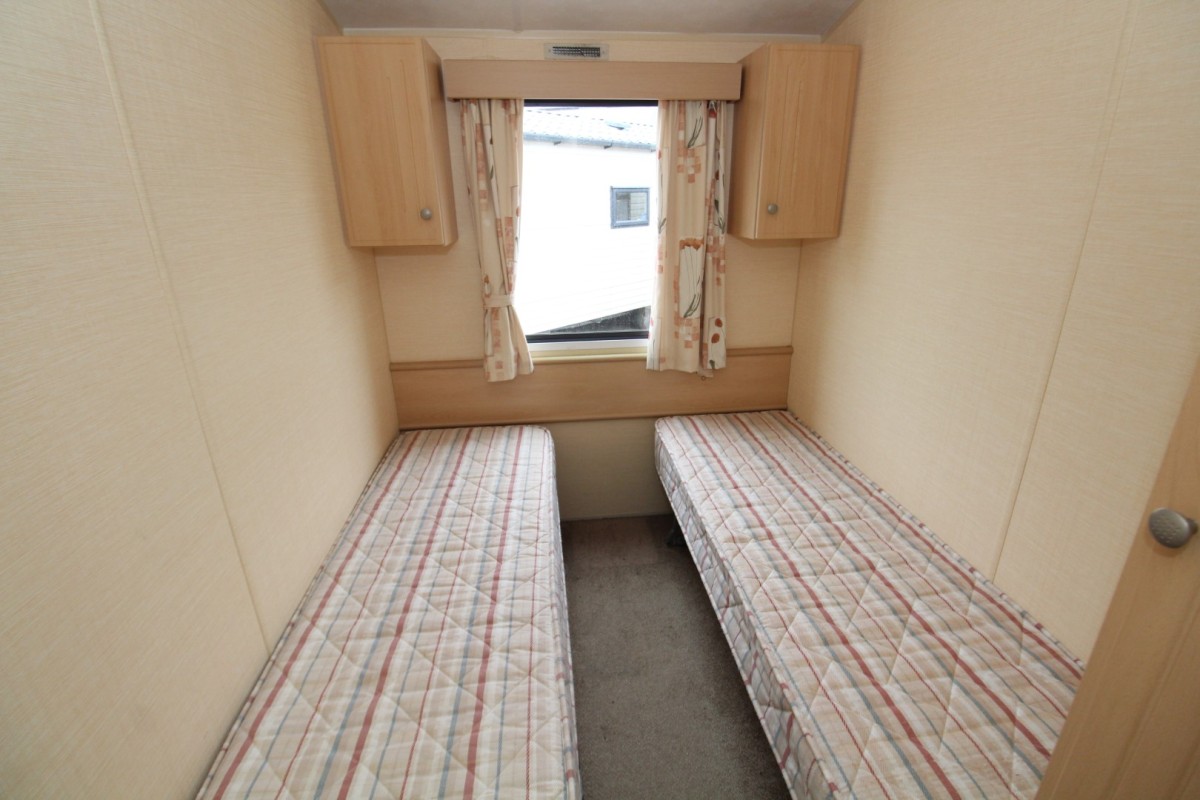 2011 Willerby Herald Gold twin bedroom