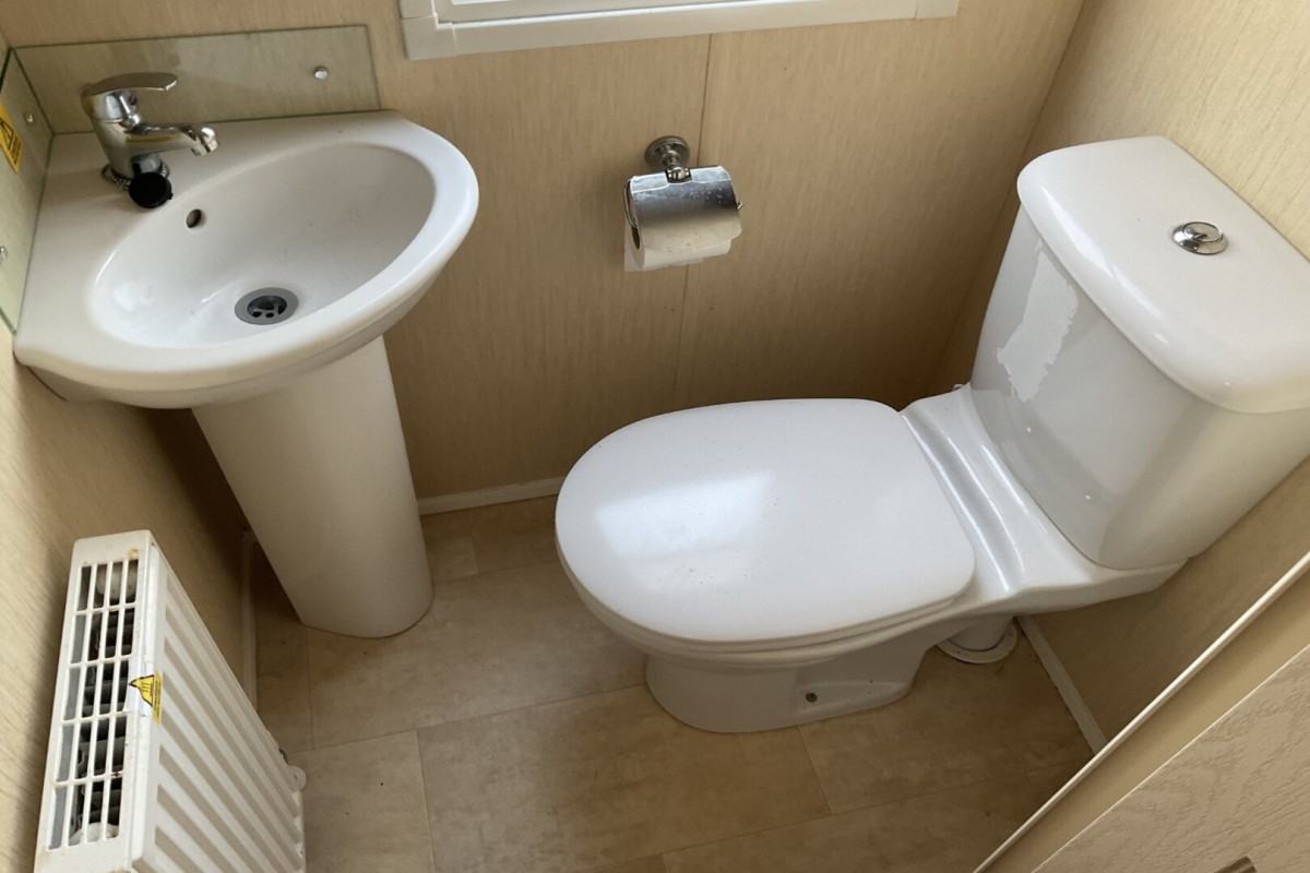 2012 Willerby Winchester toilet room