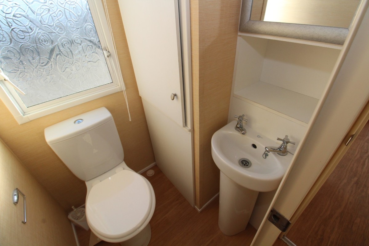 2010 Bk Carnival en-suite bathroom