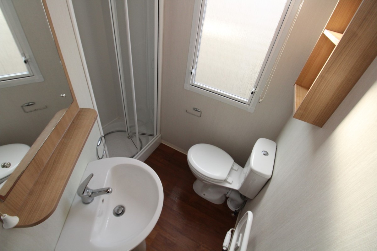 2015 Swift Loire shower room