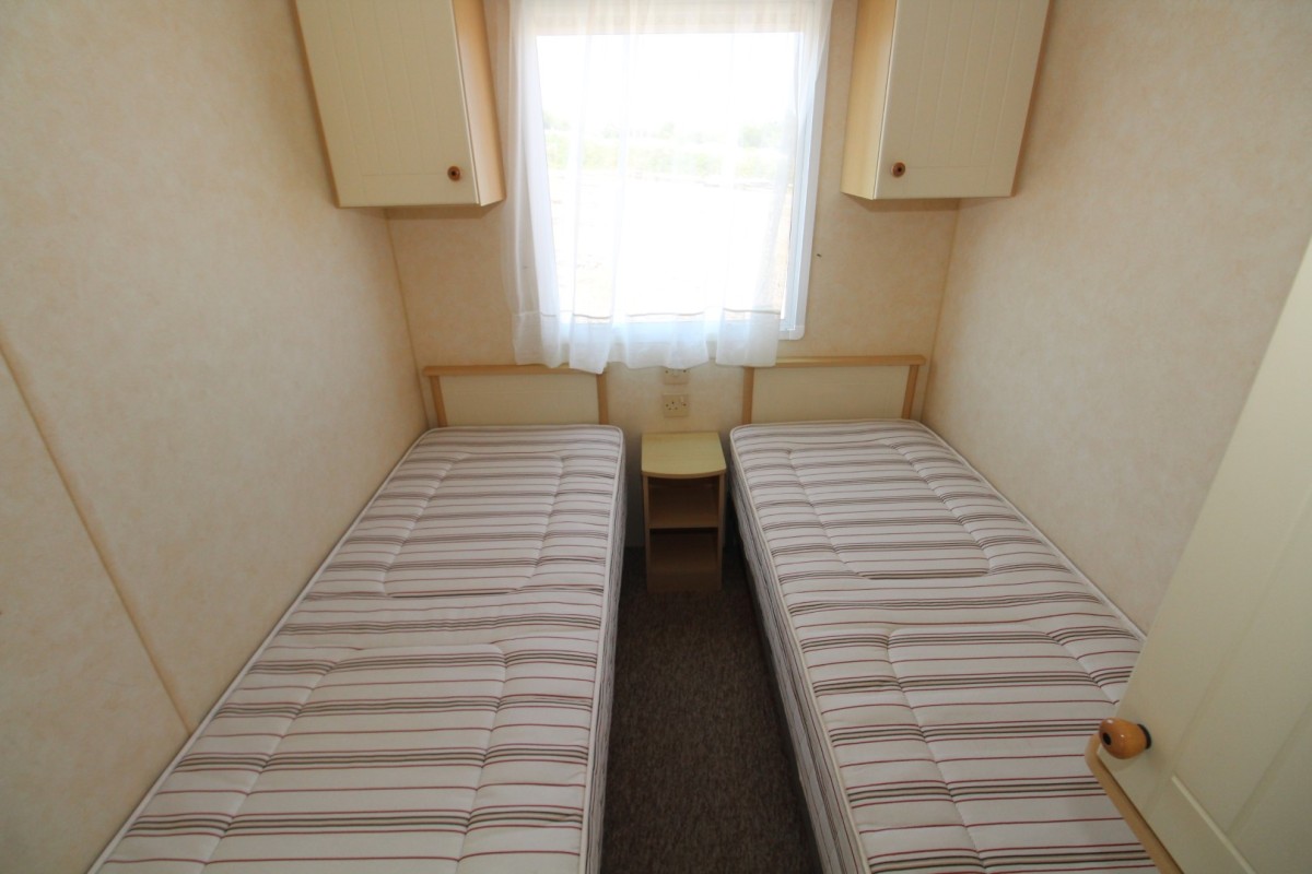 2006 Willerby Richmond twin bedroom