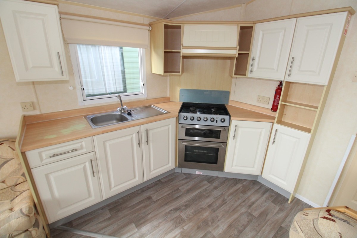 2006 Willerby Richmond kitchen with oven