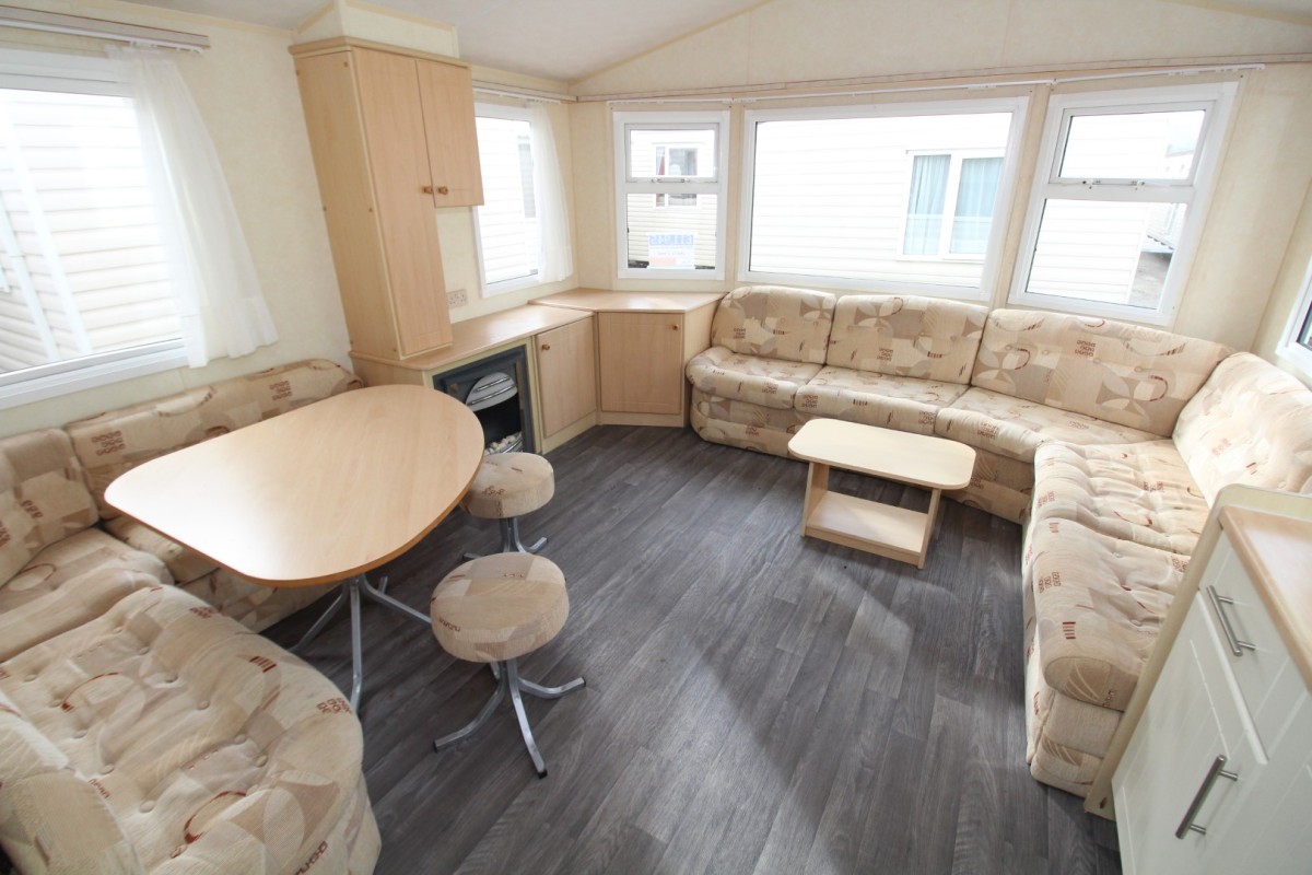 2007 Willerby Richmond dining and lounge area