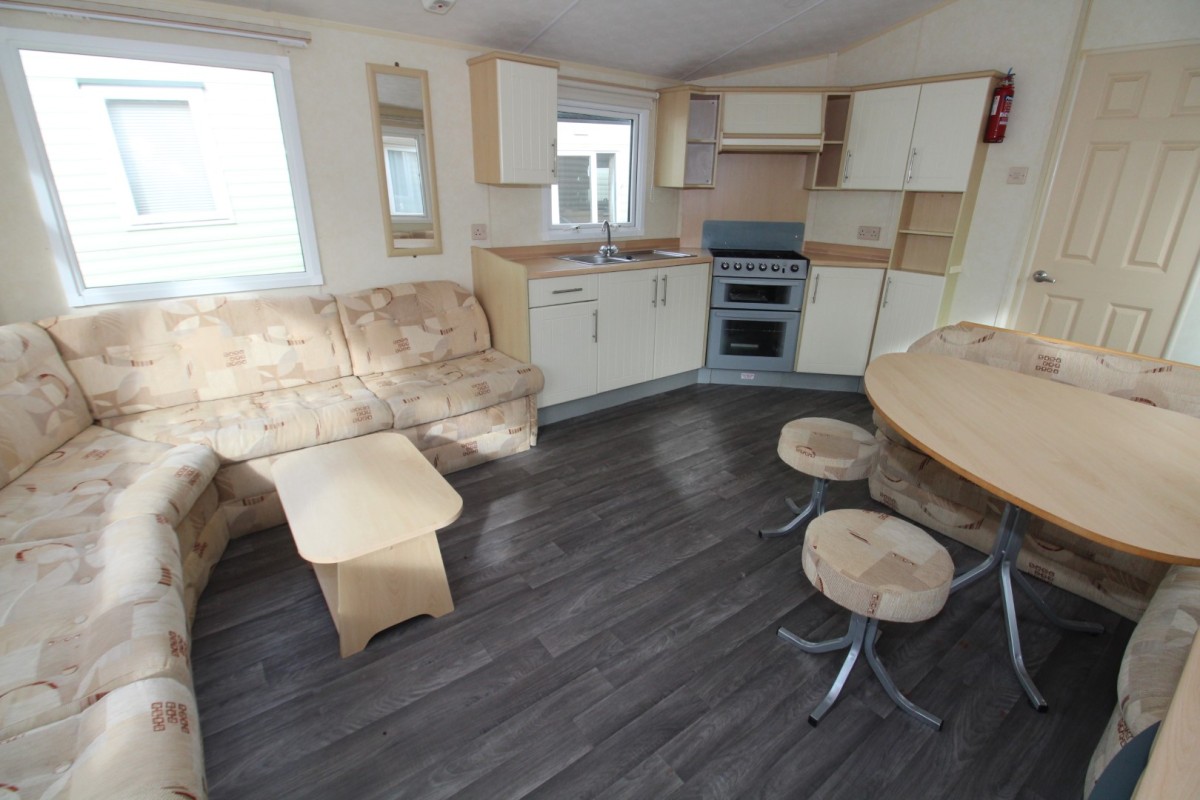 2007 Willerby Richmond dining area to kitchen