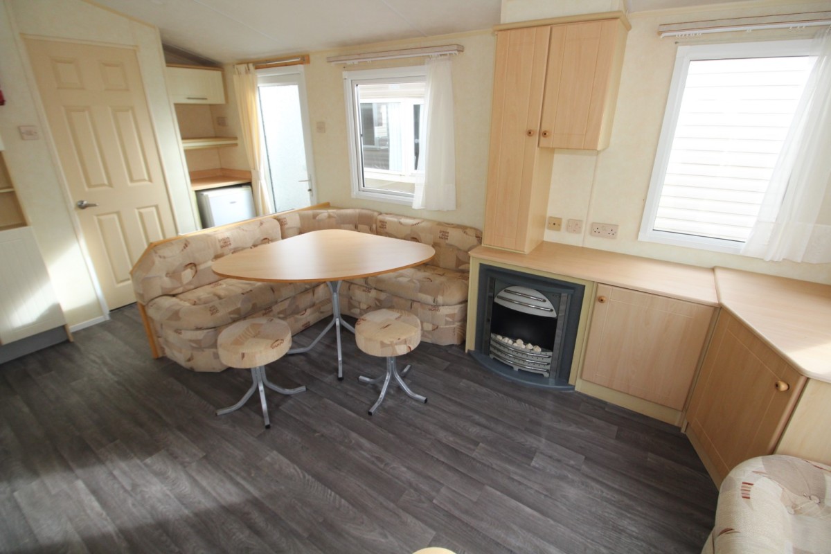 2007 Willerby Richmond dining area