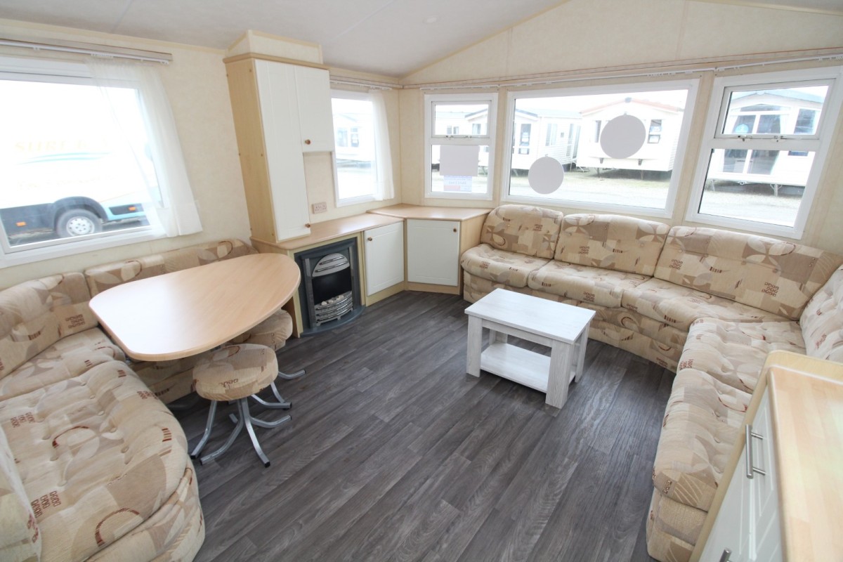2007 Willerby Richmond dining and lounge area