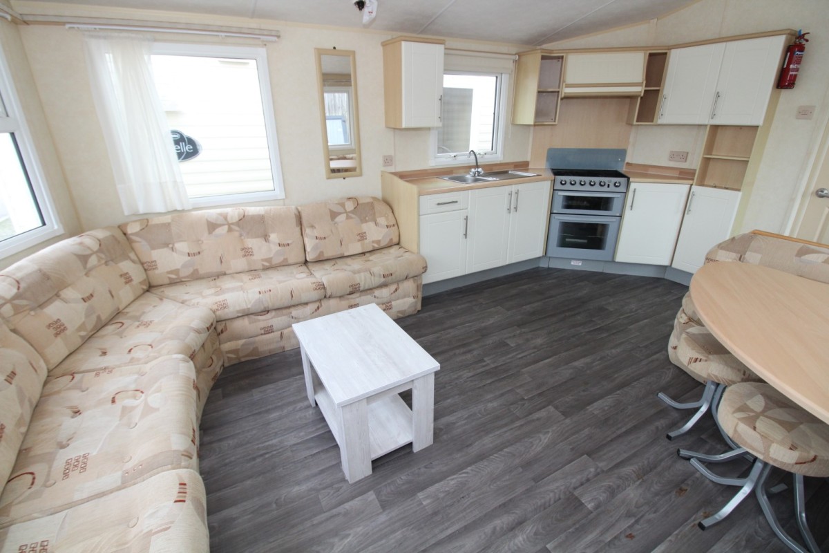 2007 Willerby Richmond dining area to kitchen