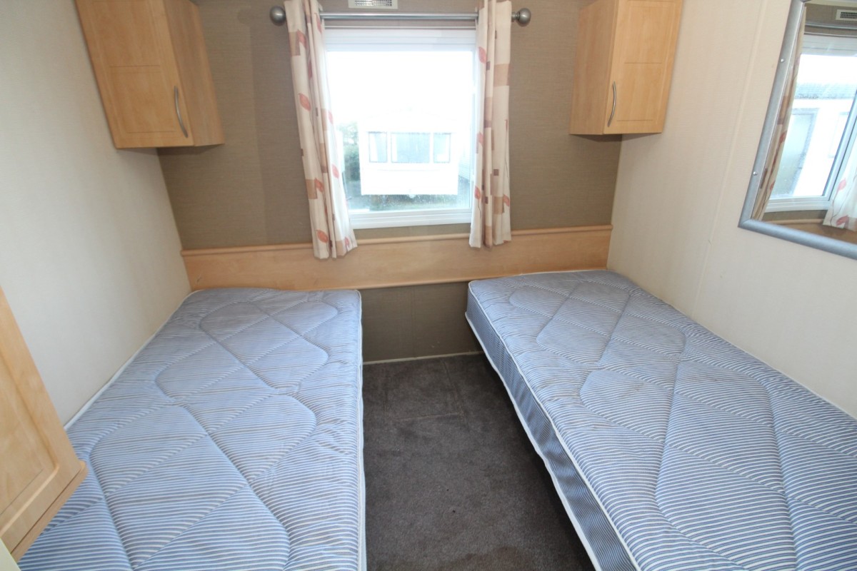 2011 Willerby Rio Gold Mobilit twin bedroom