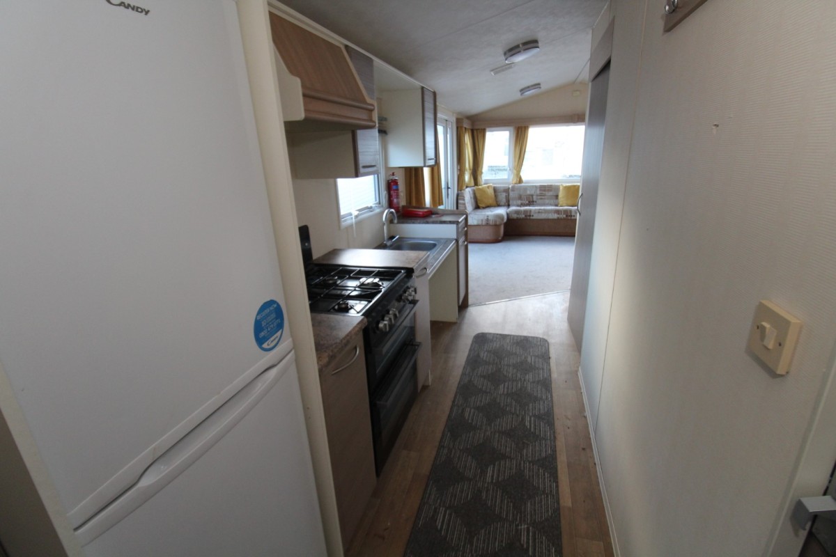 2011 Willerby Rio Gold Mobilit kitchen to lounge