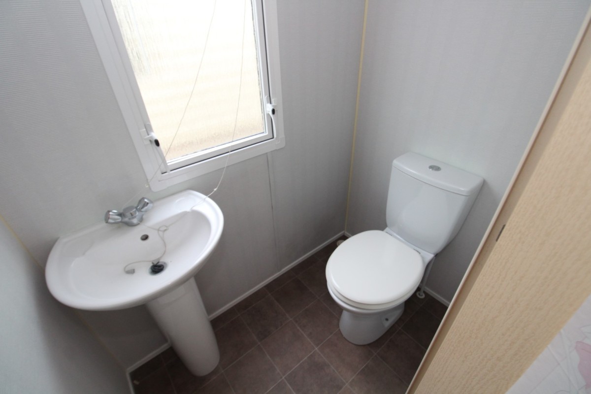 2011 Willerby Salsa washroom