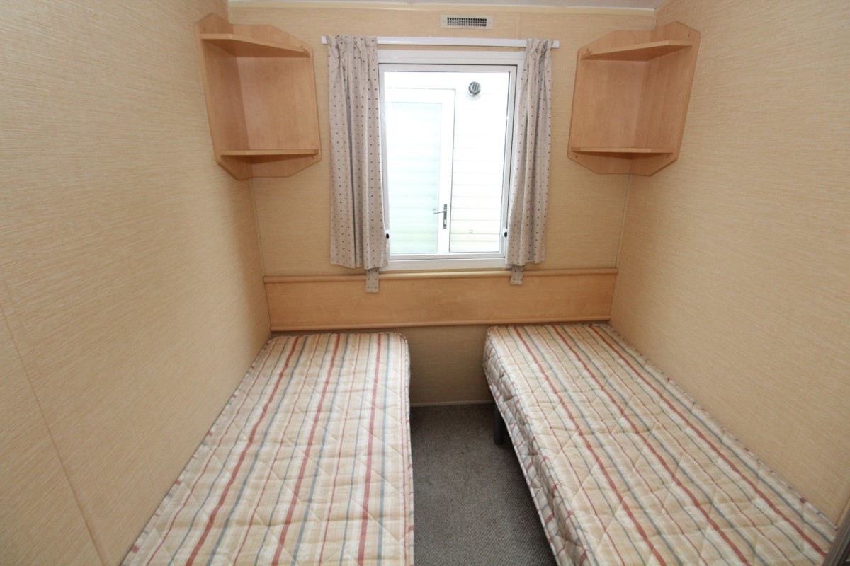 2011 Willerby Salsa twin bedroom