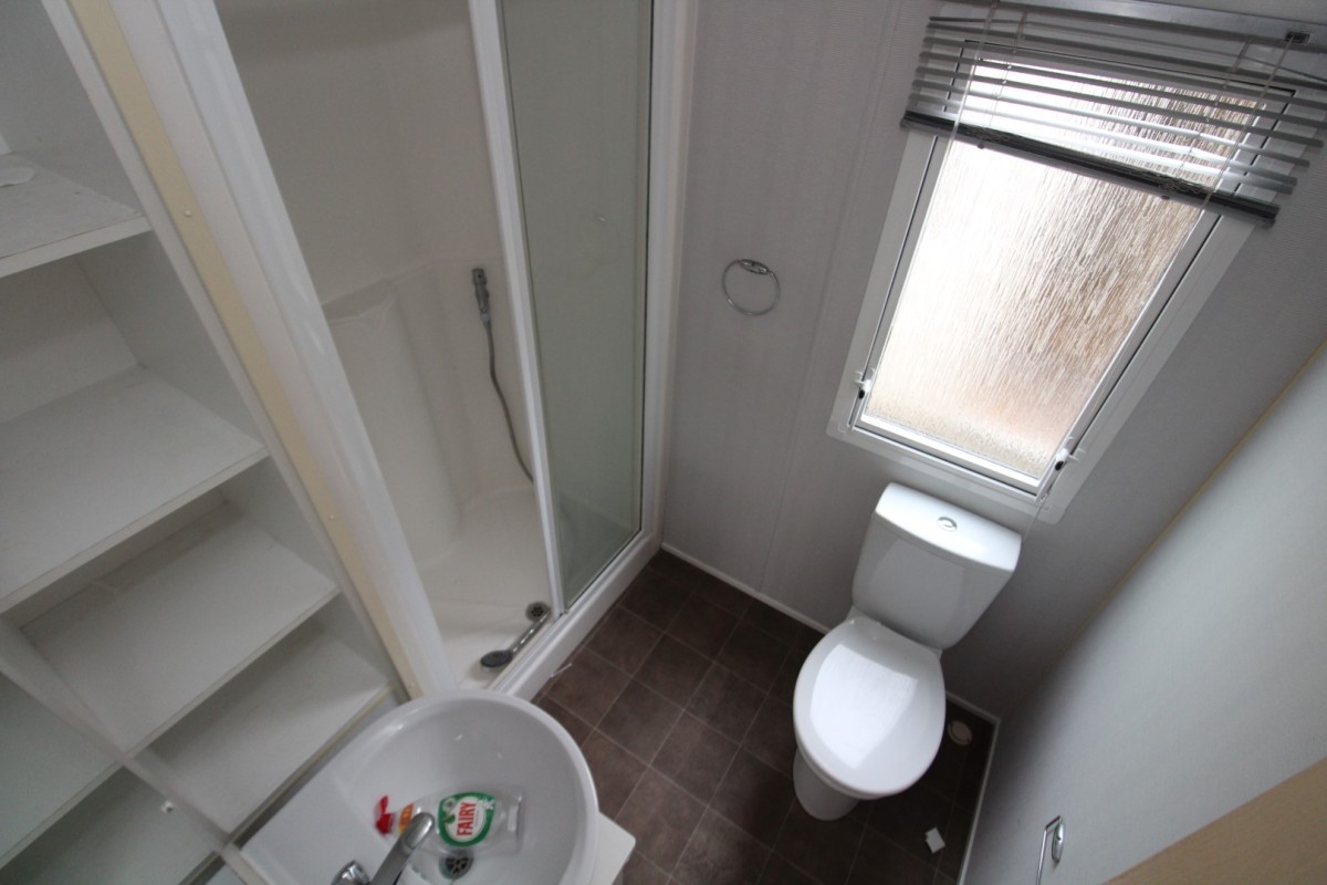 2011 Willerby Salsa shower room