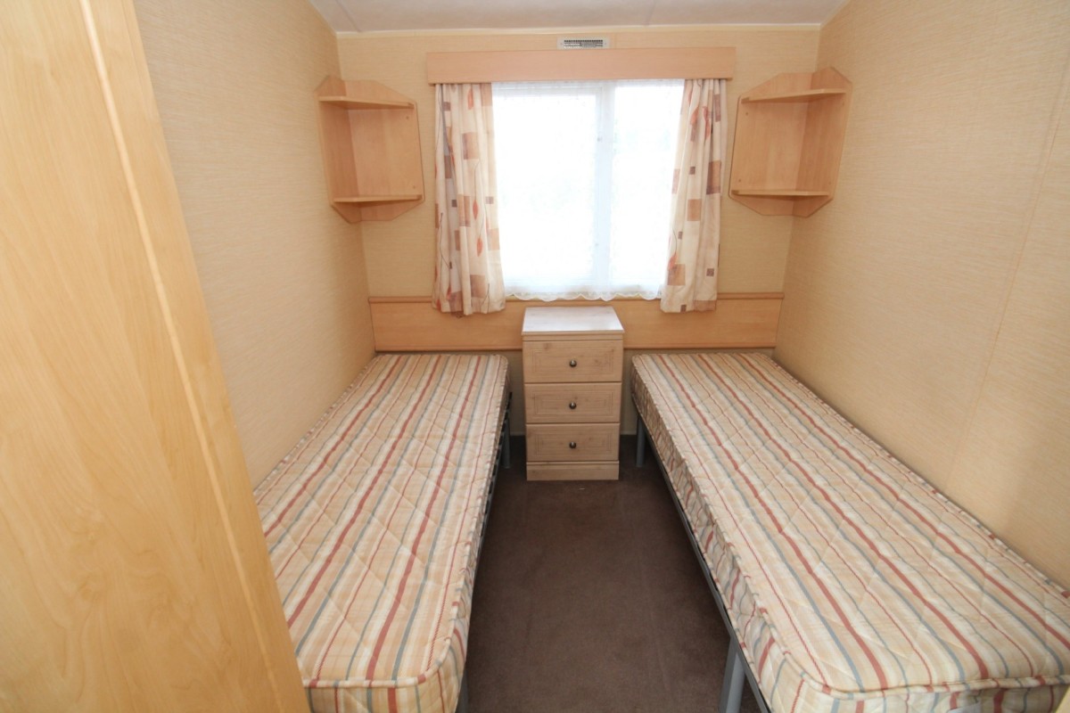 2010 Willerby Rio twin bedroom