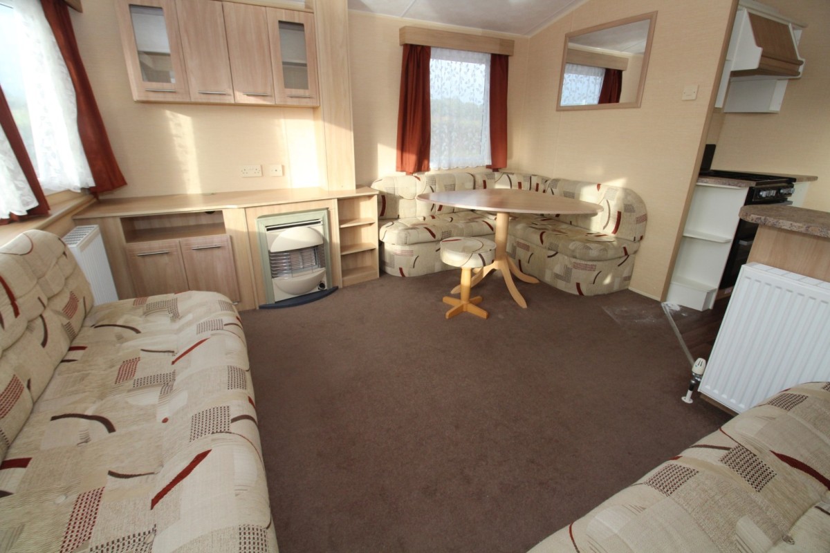 2010 Willerby Rio llunge to dining room