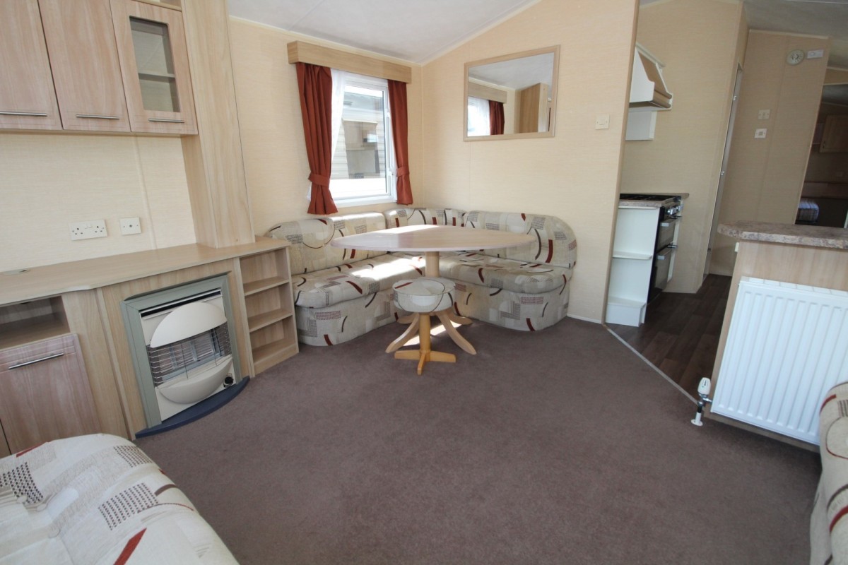 2010 Willerby Rio llunge to dining room