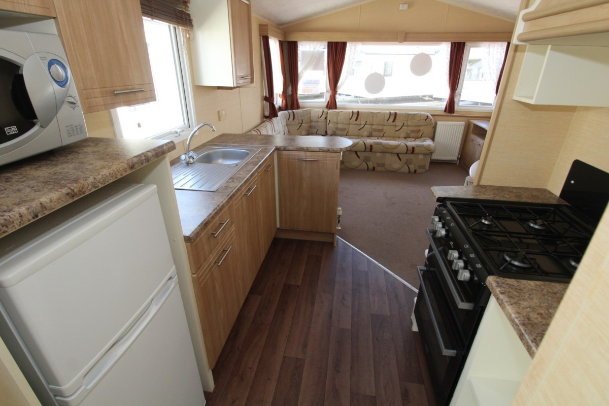 2010 Willerby Rio kitchen to lounge