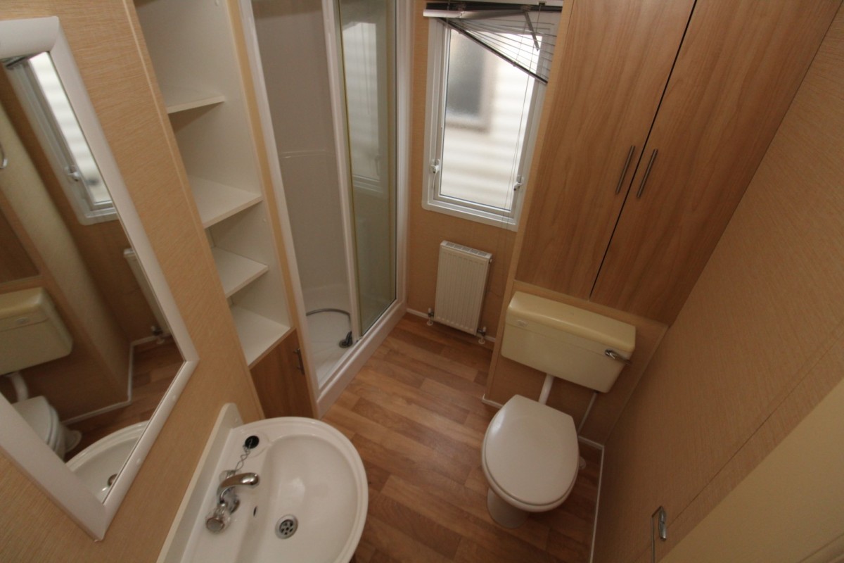 2009 Willerby Rio family bathroom