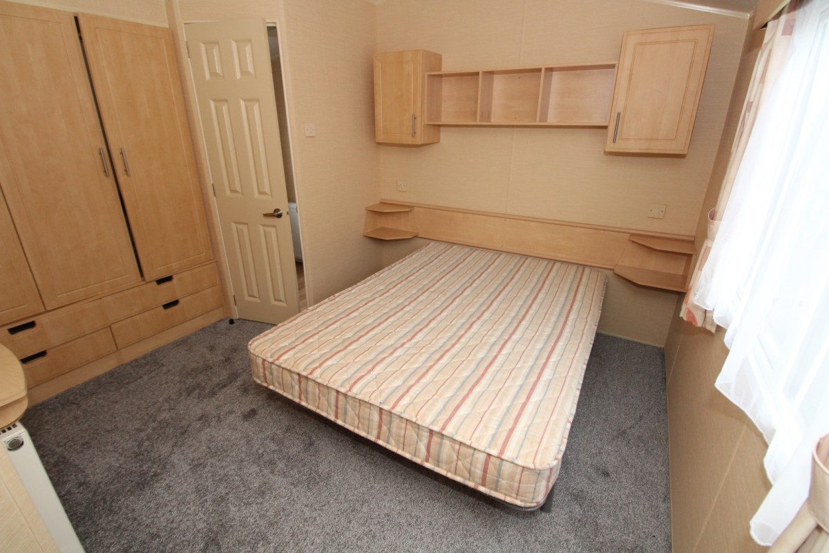2009 Willerby Rio double bedroom