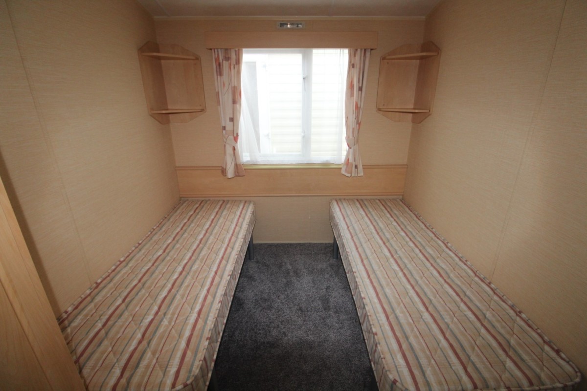 2009 Willerby Rio twin bedroom