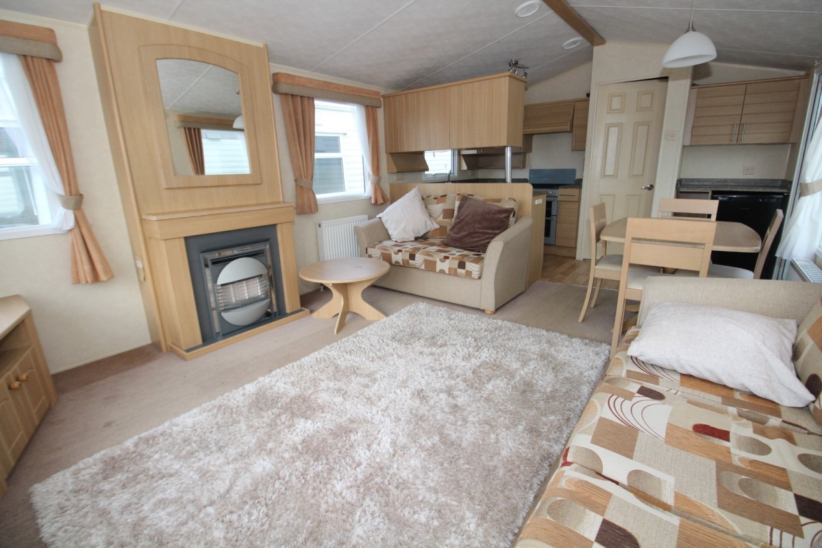 lounge to dining area in the 2009 Willerby Salisbury