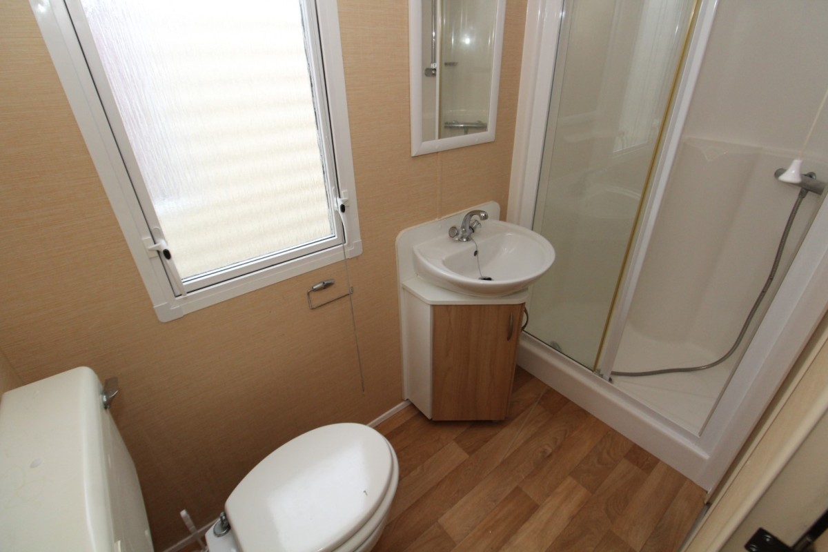 2010 Willerby Rio family bathroom