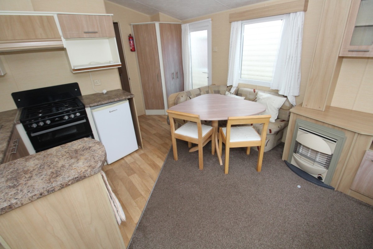 2010 Willerby Rio dining area