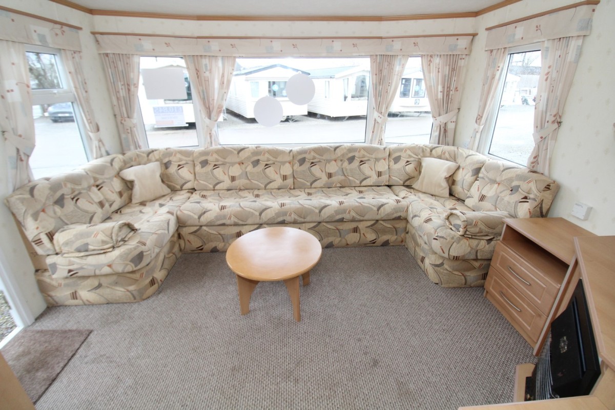 2003 Pemberton Elite lounge area