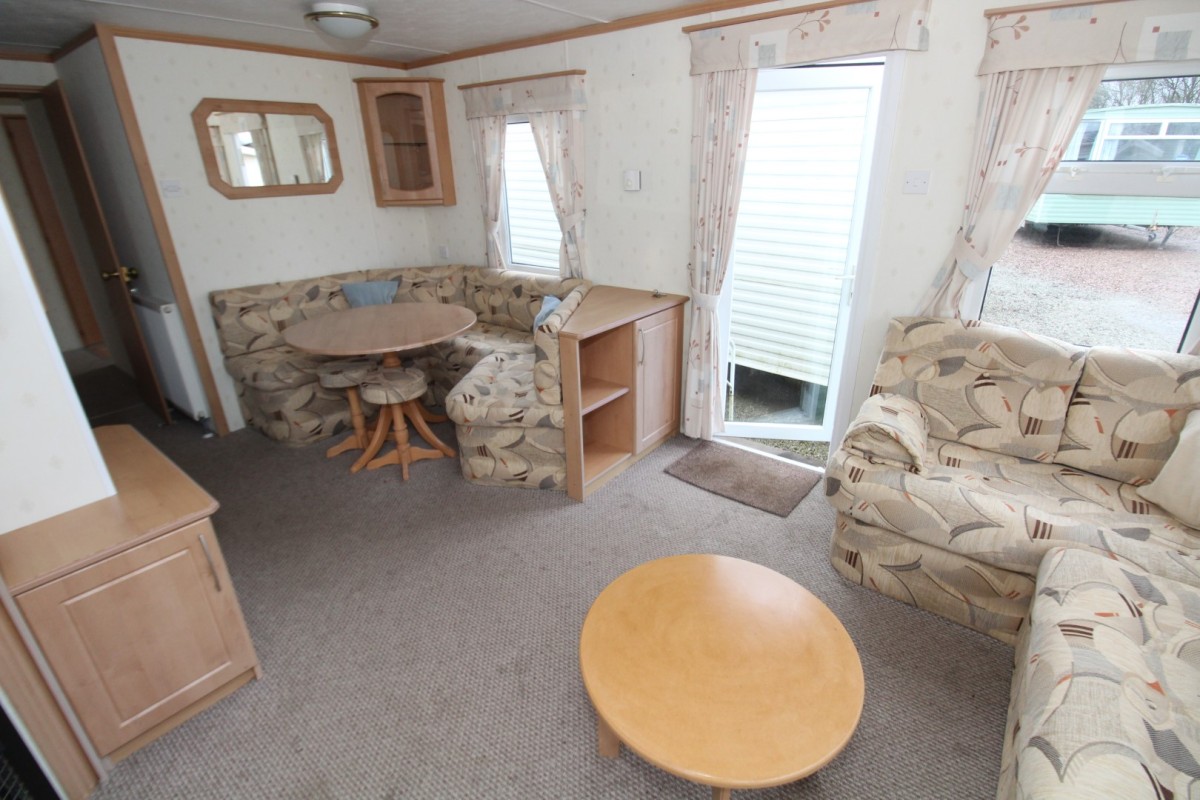2003 Pemberton Elite dining area