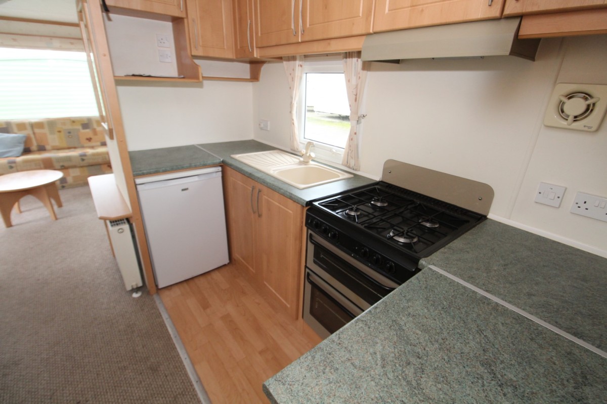 2003 Pemberton Elite oven and fridge