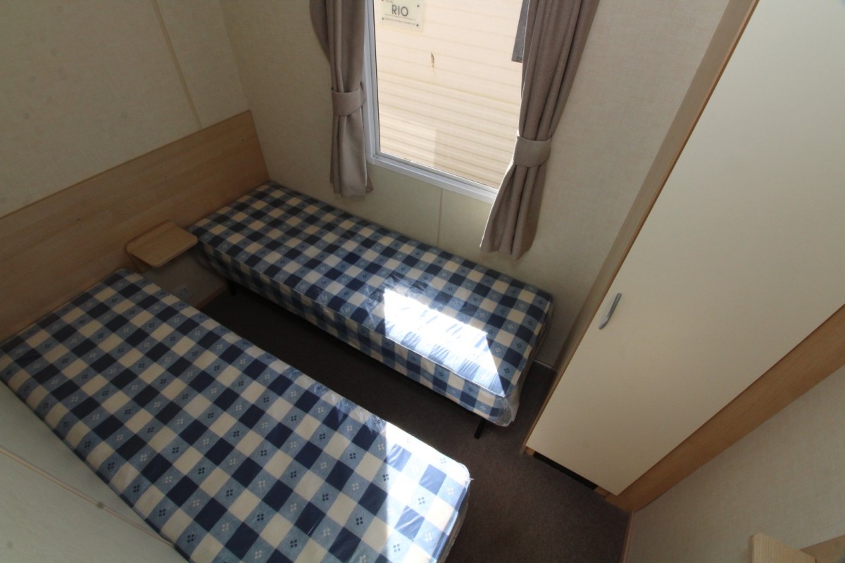 2010 Abi Vista twin bedroom