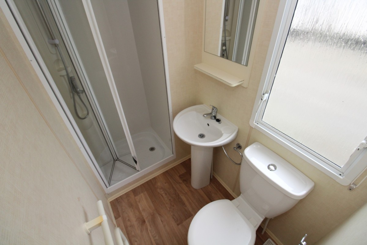 2010 Abi Vista family shower room