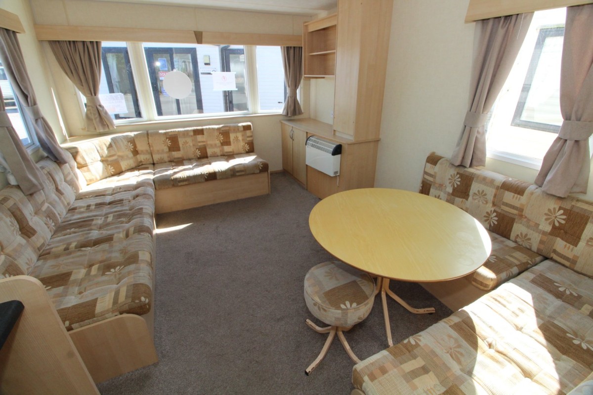 dining area to llunge in the 2010 Abi Vista