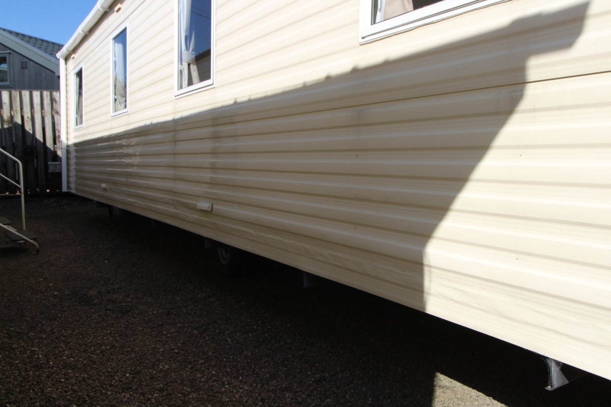 exterior of the 2010 Abi Vista