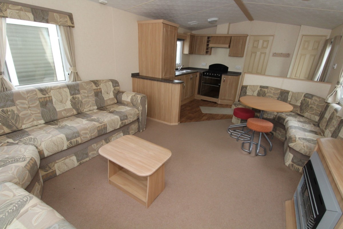 2010 Abi Roselle dining area