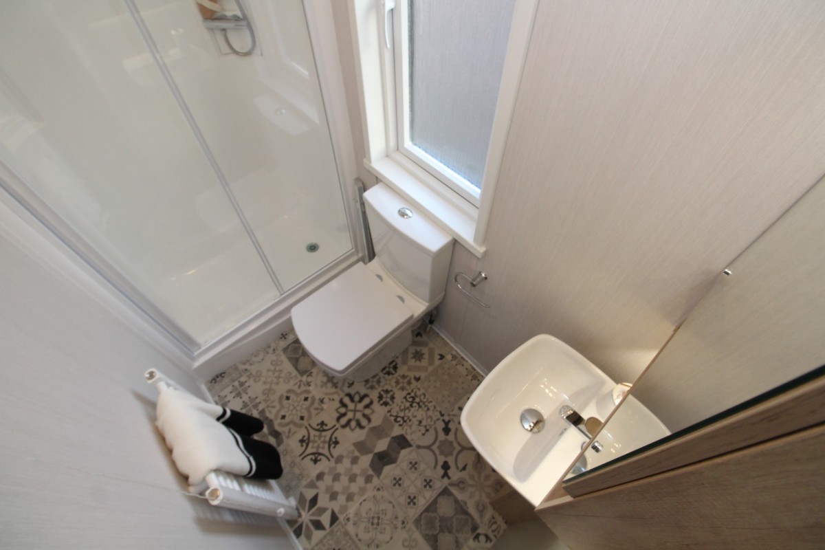 2023 Swift Moselle Lodge double bedroom en-suite bathroom