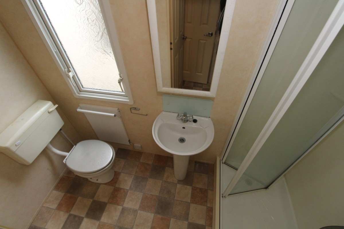 shower room in the 2007 Willerby Vacation