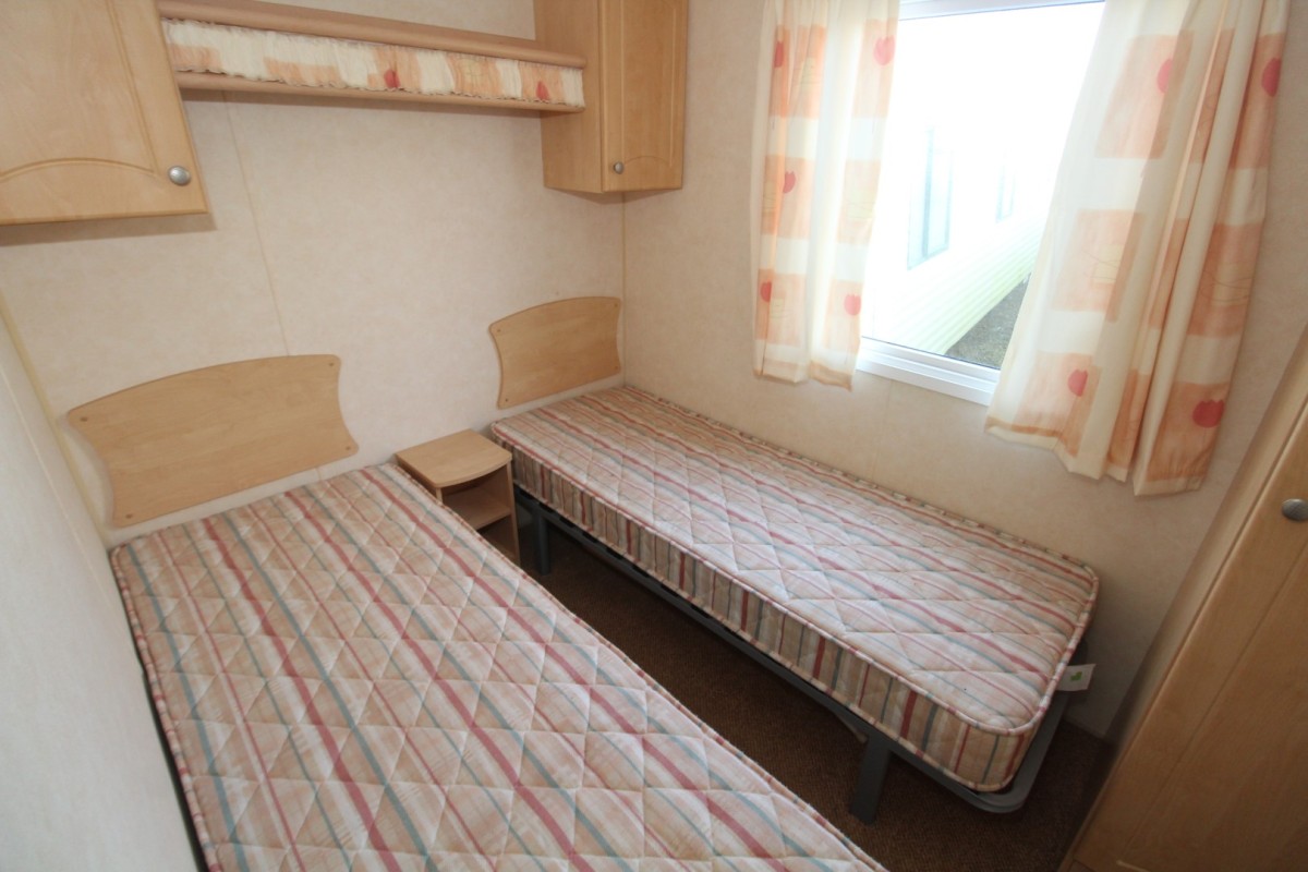 2007 Willerby Vacation twin bedroom