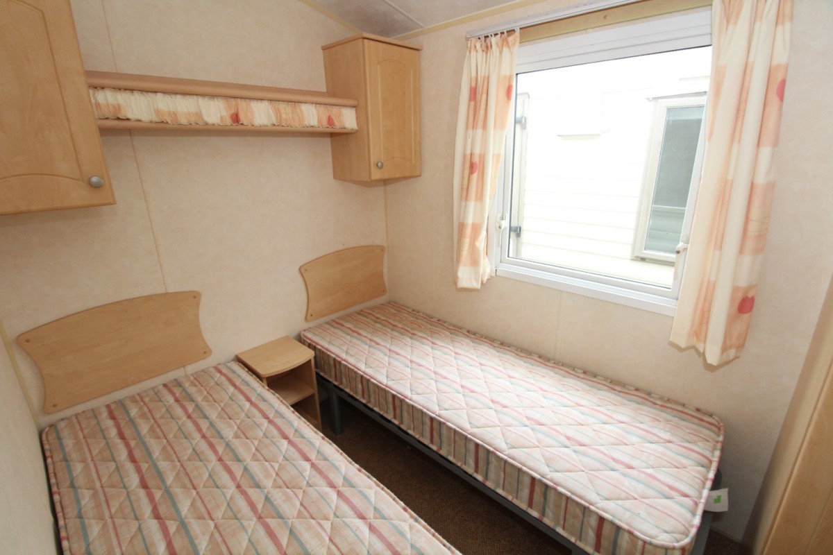 2007 Willerby Vacation twin bedroom