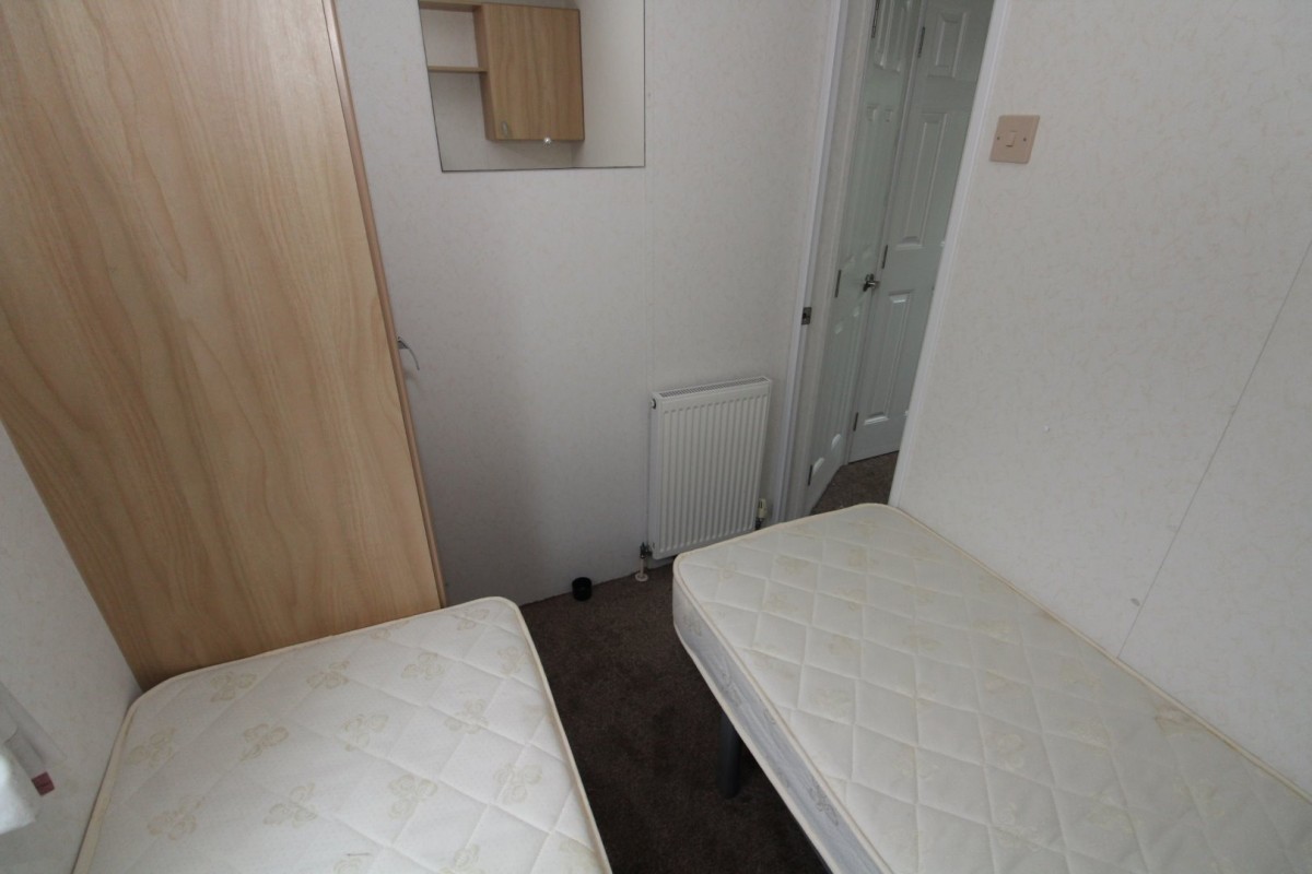 2008 Carnaby Henley twin bedroom