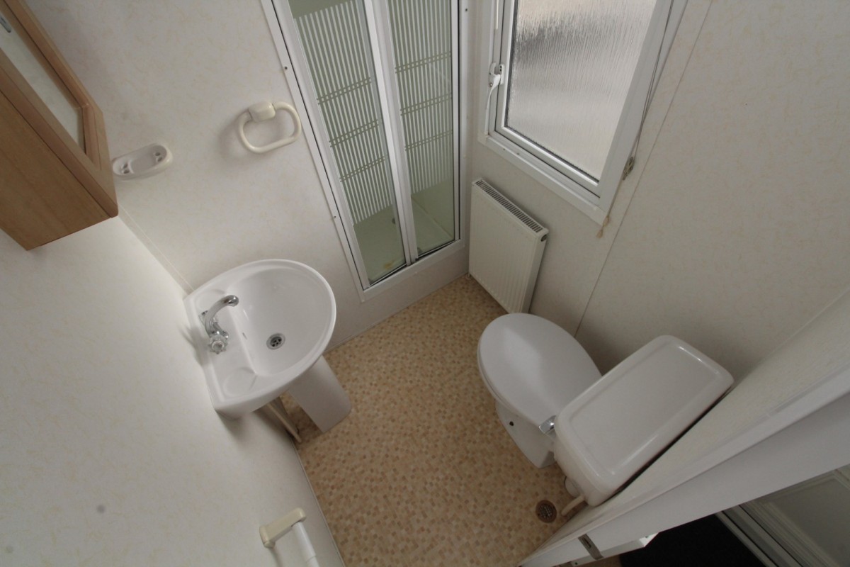 2008 Carnaby Henley shower room