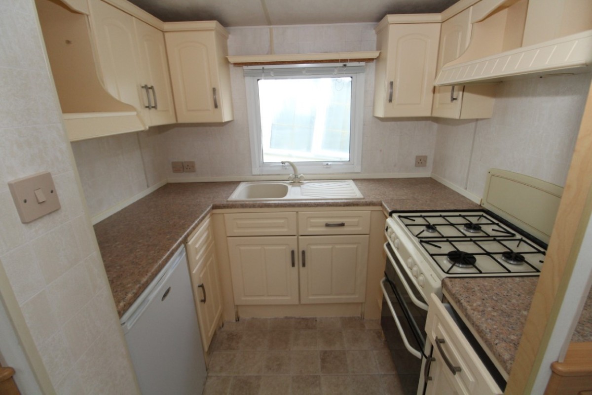 2005 Atlas Sapphire kitchen with oven