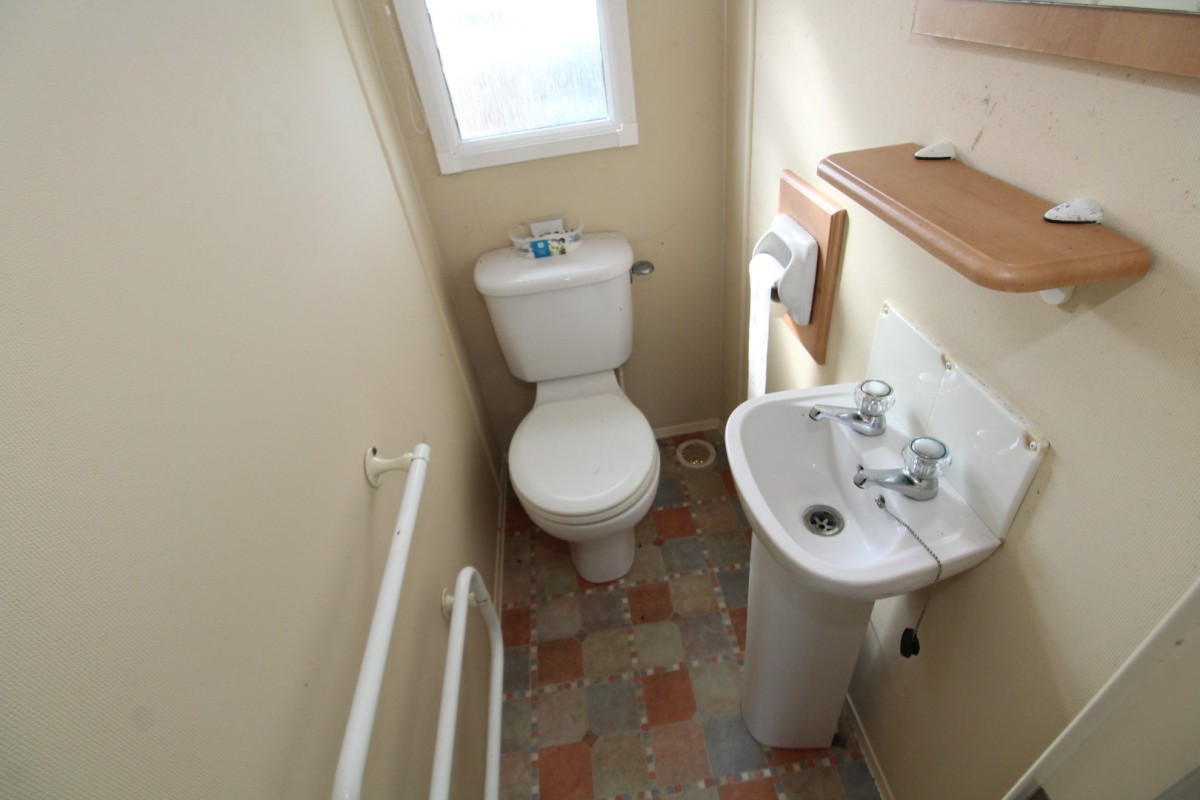 2004 Cosalt Albany Super en-suite toilet