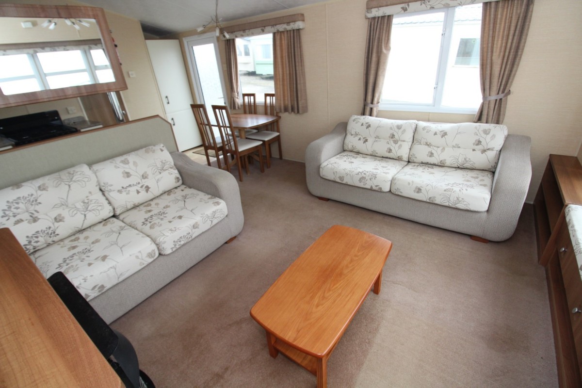 2010 Willerby Salisbury lounge to dining area