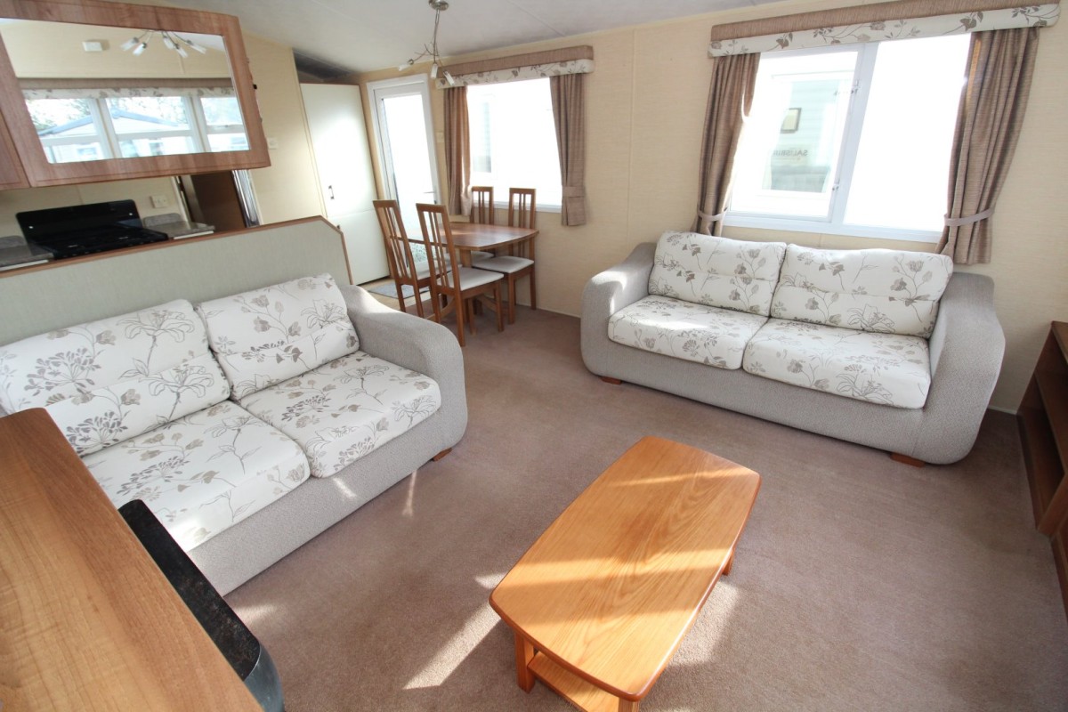 2010 Willerby Salisbury lounge to dining area