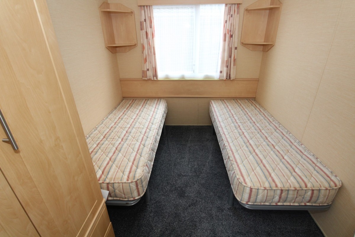 2009 Willerby Rio twin bedroom