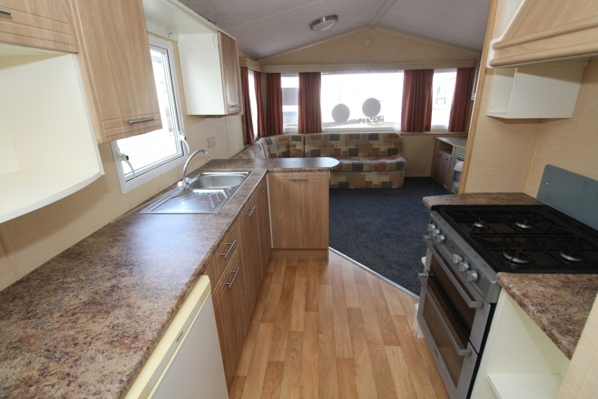 2009 Willerby Rio kitchen to lounge