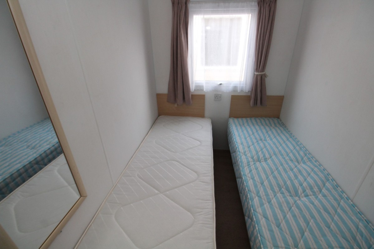 twin beds in the 2009 Delta Darwin