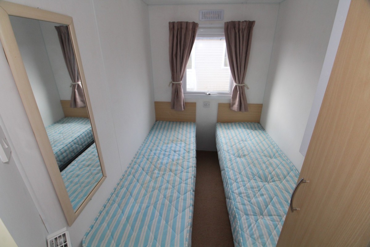 twin beds in the 2009 Delta Darwin
