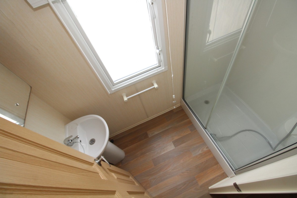 shower room in the 2011 Atlas Chorus